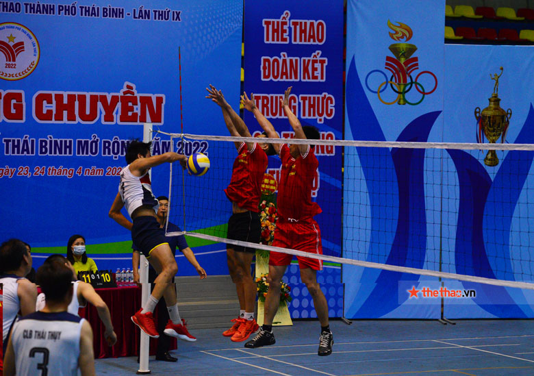 Dàn sao bóng chuyền nam tỏa sáng tại giải bóng chuyền các CLB TP Thái Bình 2022 - Ảnh 3