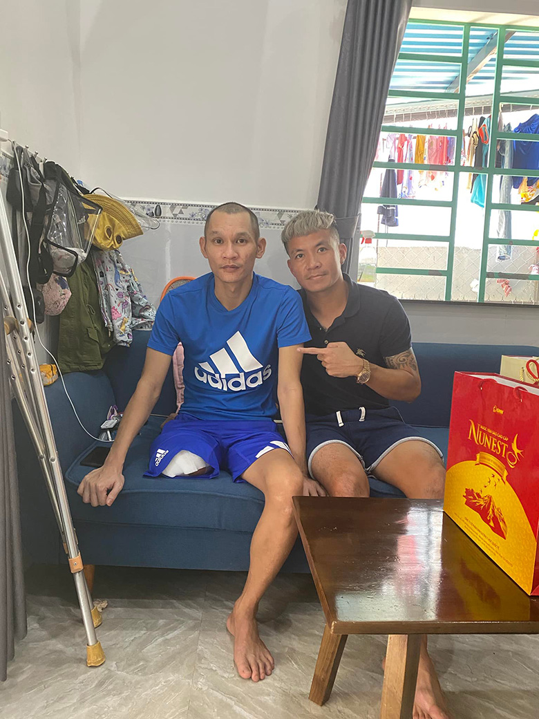 Cựu cầu thủ SHB Đà Nẵng phải cắt bỏ 1 chân vì ung thư xương - Ảnh 1