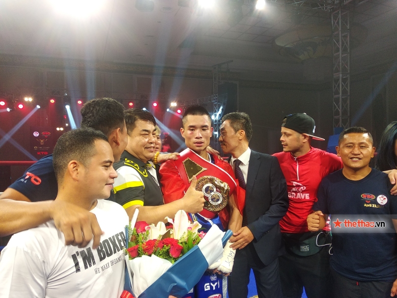 Nhà tân vô địch IBF Asia Đinh Hồng Quân tiết lộ điều bất ngờ về điều muốn làm ngay sau chiến thắng - Ảnh 2