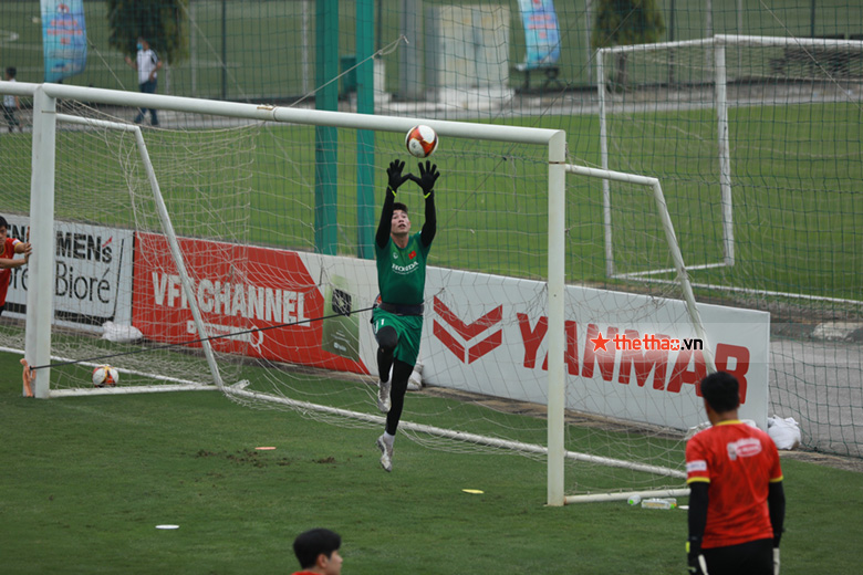 Nhóm thủ môn U23 Việt Nam tập riêng sau trận thắng U20 Hàn Quốc - Ảnh 3