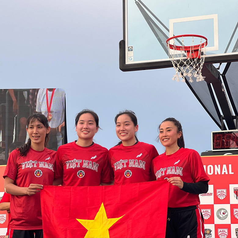 ĐT bóng rổ nữ Việt Nam đánh giao hữu với Malaysia trước thềm SEA Games 31 - Ảnh 2