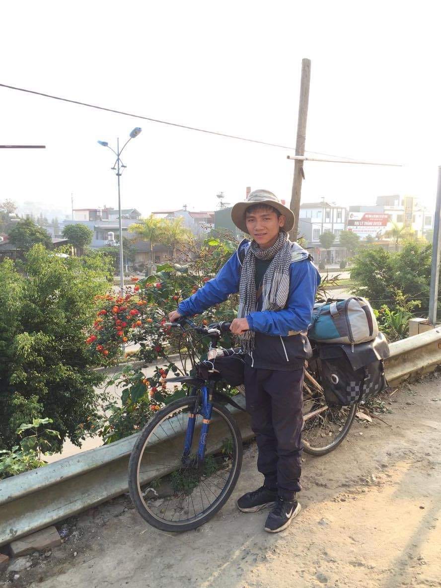 Nhà vô địch WBA Asia Lê Hữu Toàn đạp xe xuyên Việt gây quỹ xây trường vùng cao - Ảnh 1