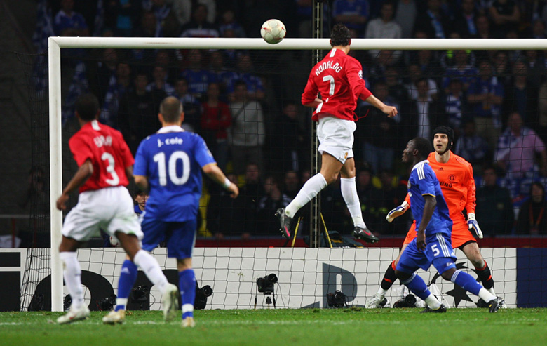Ronaldo lần đầu ghi bàn vào lưới Chelsea ở Ngoại hạng Anh - Ảnh 1