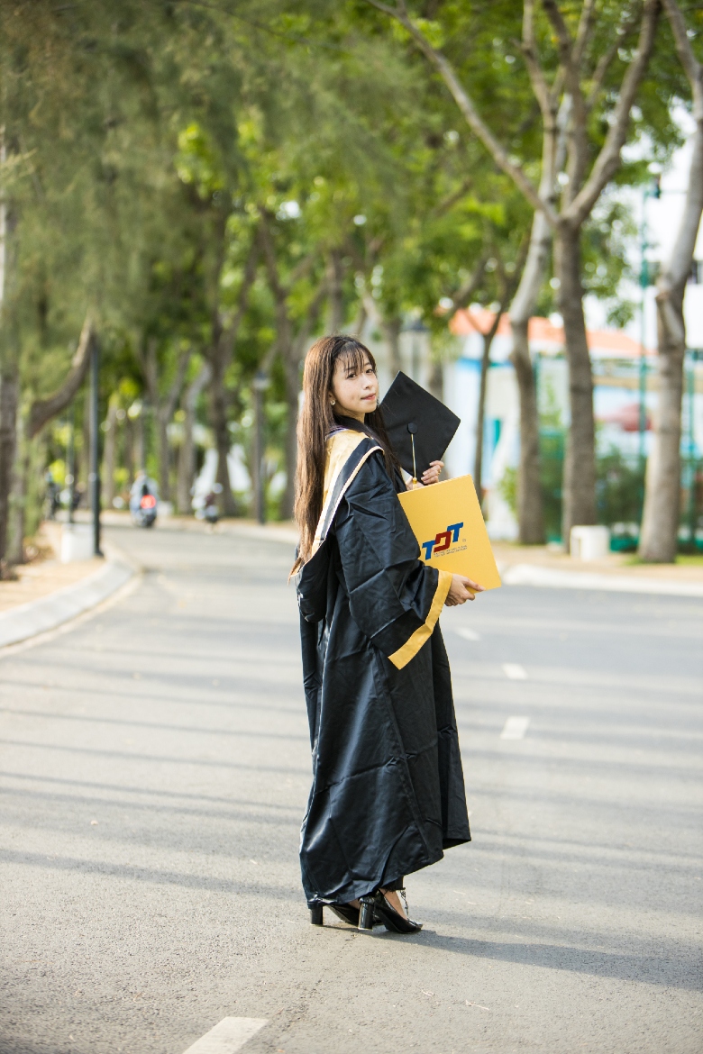 Châu Tuyết Vân rạng ngời trong ngày nhận bằng tốt nghiệp - Ảnh 3