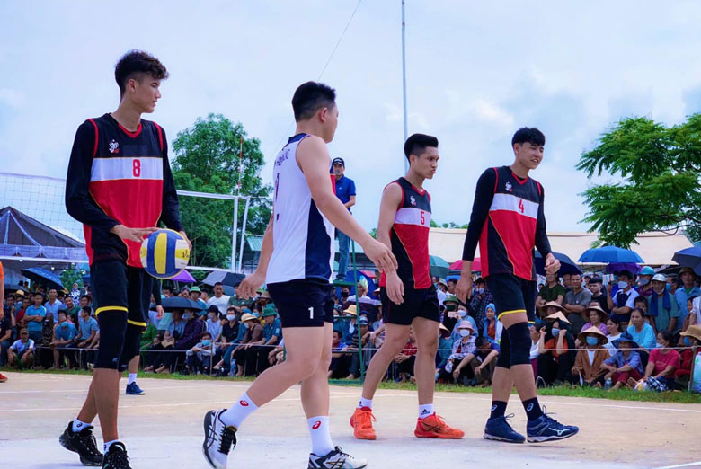 Dàn sao bóng chuyền nam Việt Nam khuấy động giải Vườn hoa Xứ Mường 2022 - Ảnh 1