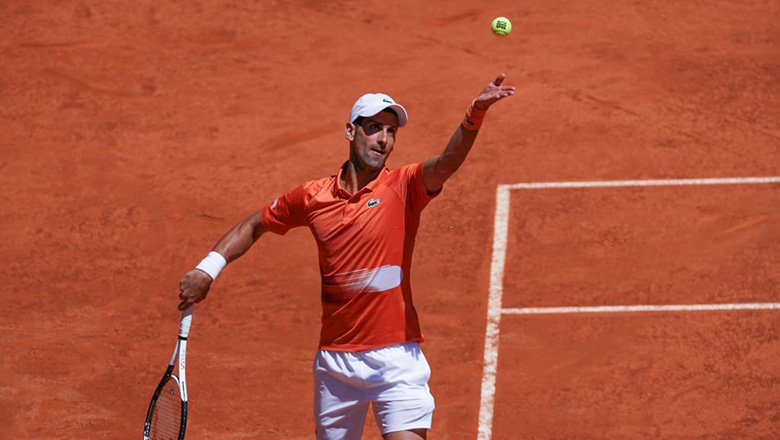 Djokovic thắng dễ Hurkacz, vào bán kết Madrid Open - Ảnh 1