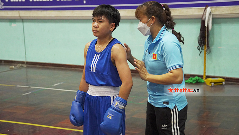 Thu Nhi đấu võ sĩ Tây Ban Nha ở vòng 1 giải Boxing vô địch thế giới - Ảnh 2