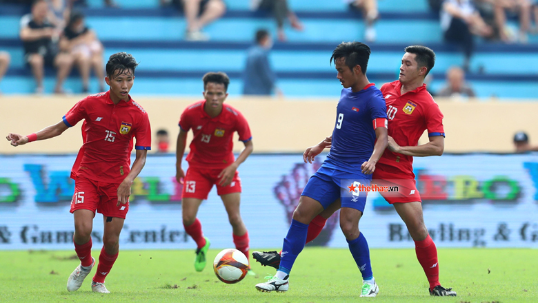 Tuyển thủ U23 Lào cứu đối phương khỏi nuốt lưỡi tại SEA Games 31 - Ảnh 1