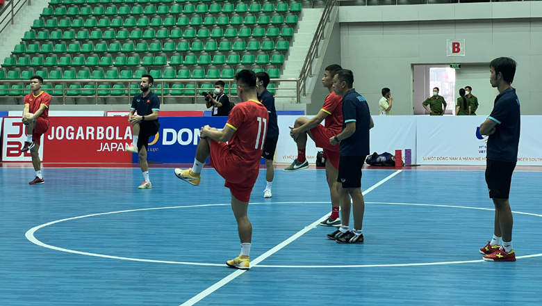 ĐT futsal Việt Nam tập làm quen sân, sẵn sàng tranh tài tại SEA Games 31 - Ảnh 1