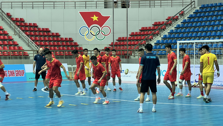 ĐT futsal Việt Nam tập làm quen sân, sẵn sàng tranh tài tại SEA Games 31 - Ảnh 2