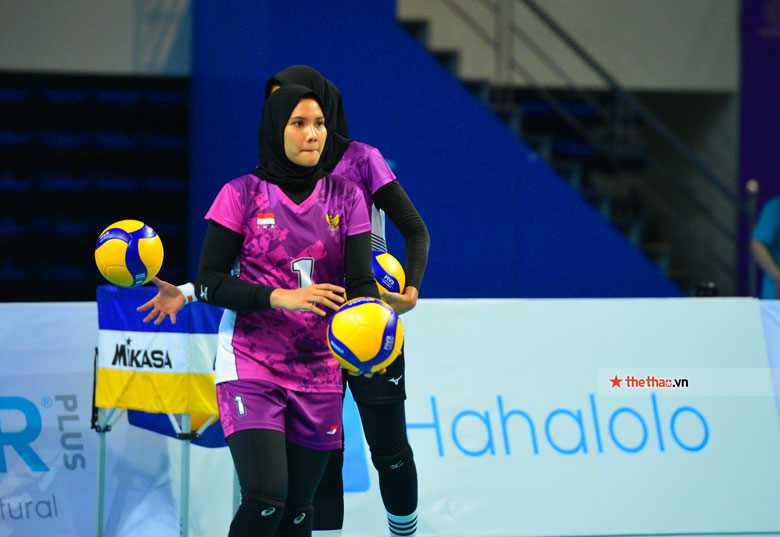 Tuyển bóng chuyền nữ Indonesia làm quen sân nhà thi đấu Đại Yên, Quảng Ninh - Ảnh 3
