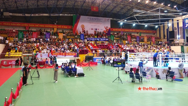 Nhìn lại khoảnh khắc nhà thi đấu Bắc Ninh bùng nổ với tấm HCV Kickboxing của Nguyễn Quang Huy - Ảnh 3