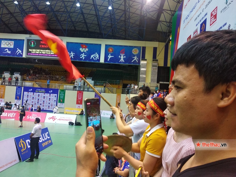 Nhìn lại khoảnh khắc nhà thi đấu Bắc Ninh bùng nổ với tấm HCV Kickboxing của Nguyễn Quang Huy - Ảnh 4