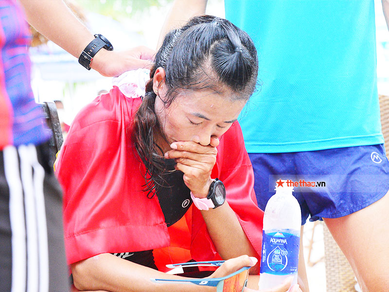 Phương Trinh mất HCĐ Duathlon SEA Games 31, khóc nức nở tại đường đua - Ảnh 2