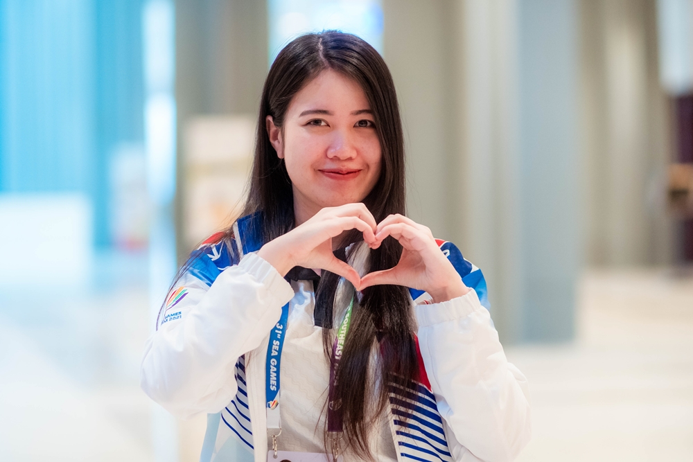 Nữ tuyển thủ LMHT Lào đốn tin người hâm mộ tại SEA Games 31 - Ảnh 1