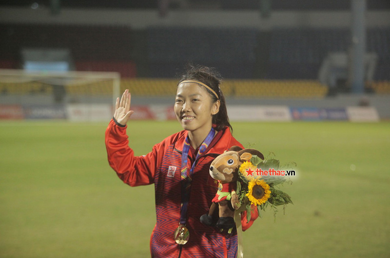Cầu thủ ĐT nữ Việt Nam vỡ òa cảm xúc khi giành tấm HCV SEA Games 31  - Ảnh 10