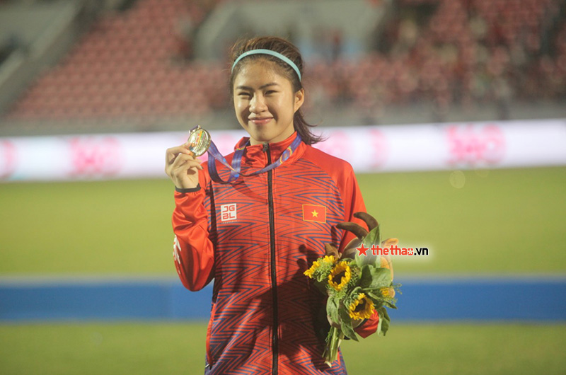 Cầu thủ ĐT nữ Việt Nam vỡ òa cảm xúc khi giành tấm HCV SEA Games 31  - Ảnh 11