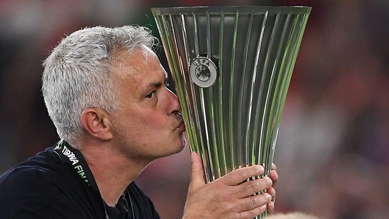 Roma vô địch Cúp C3, HLV Mourinho đi vào lịch sử bóng đá châu Âu - Ảnh 2