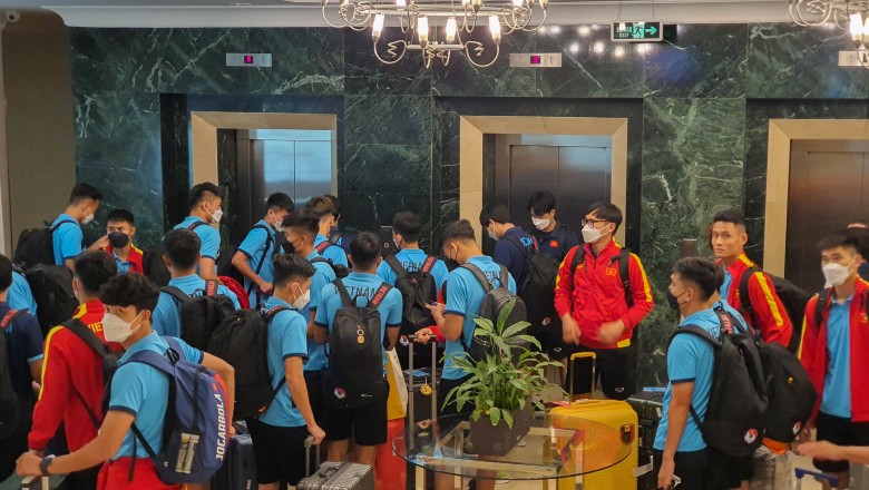 U23 Việt Nam có mặt tại Uzbekistan, ở chung khách sạn với Malaysia - Ảnh 1