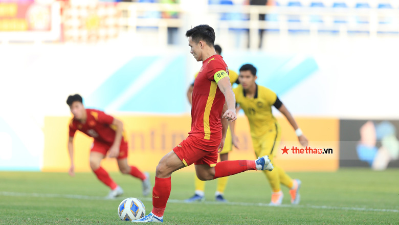 TRỰC TIẾP U23 Việt Nam 2-0 U23 Malaysia: Nhân đôi cách biệt, lợi thế hơn người - Ảnh 13