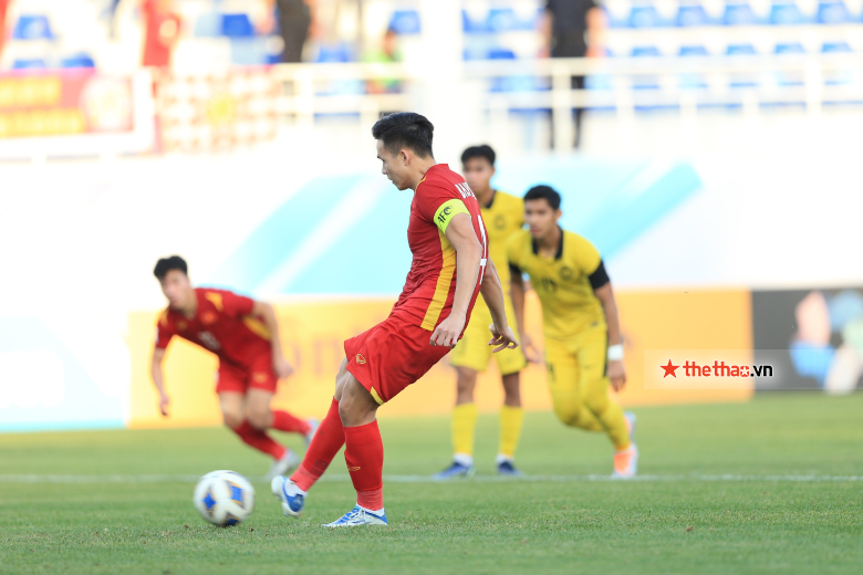 Vì sao trọng tài cho U23 Việt Nam phạt đền, phạt Malaysia thẻ đỏ? - Ảnh 2