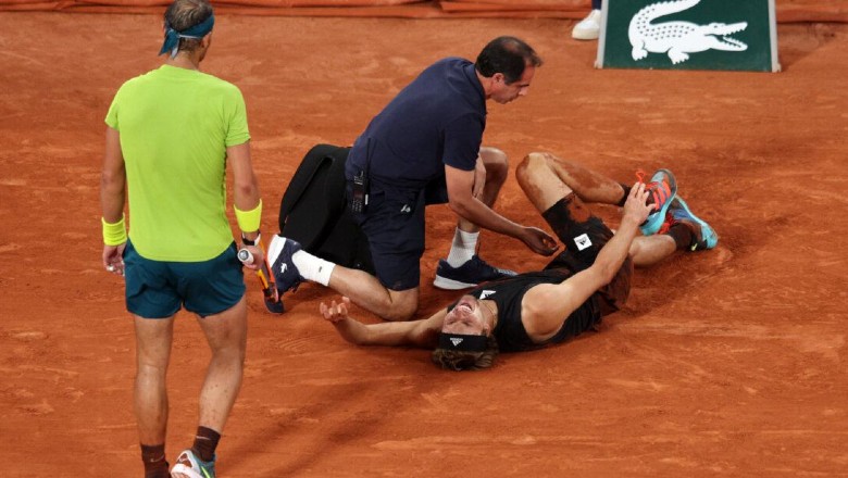 Zverev phẫu thuật rách dây chằng mắt cá chân, khó dự Wimbledon 2022 - Ảnh 1