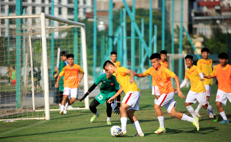U19 Việt Nam luyện pressing giống đội U23 cho giải Đông Nam Á - Ảnh 2