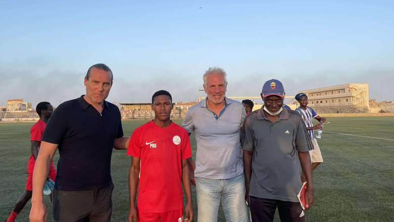Pau FC thường tuyển mộ cầu thủ từ Senegal dựa vào mối quan hệ của Chủ tịch Bernard Laporte-Fray - Ảnh 1