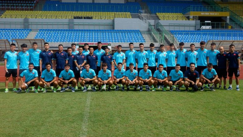 U19 Việt Nam tham quan SVĐ chính thức của VCK U19 Đông Nam Á 2022 - Ảnh 1