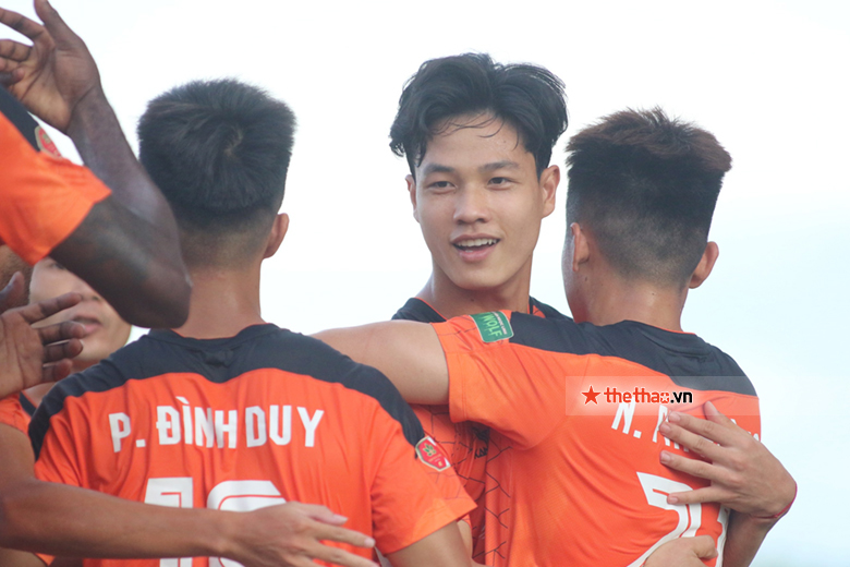 Thủ môn Văn Công mắc lỗi khiến Hà Nội thủng lưới trước Đà Nẵng chỉ sau 5 phút - Ảnh 2