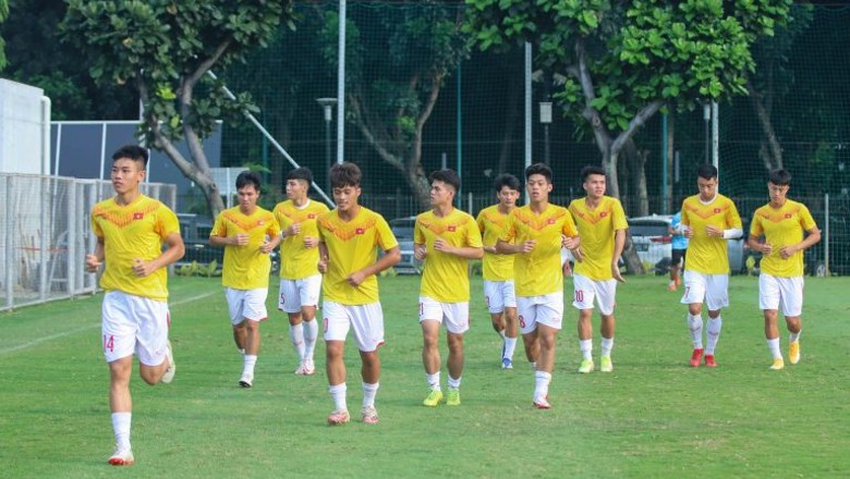 HLV Đinh Thế Nam: U19 Việt Nam có thể thay đổi 2-3 vị trí ở trận gặp Philippines - Ảnh 1