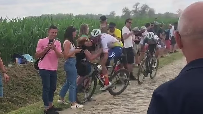 Tay đua Tour de France ngã gãy cổ vì đâm phải khán giả - Ảnh 1