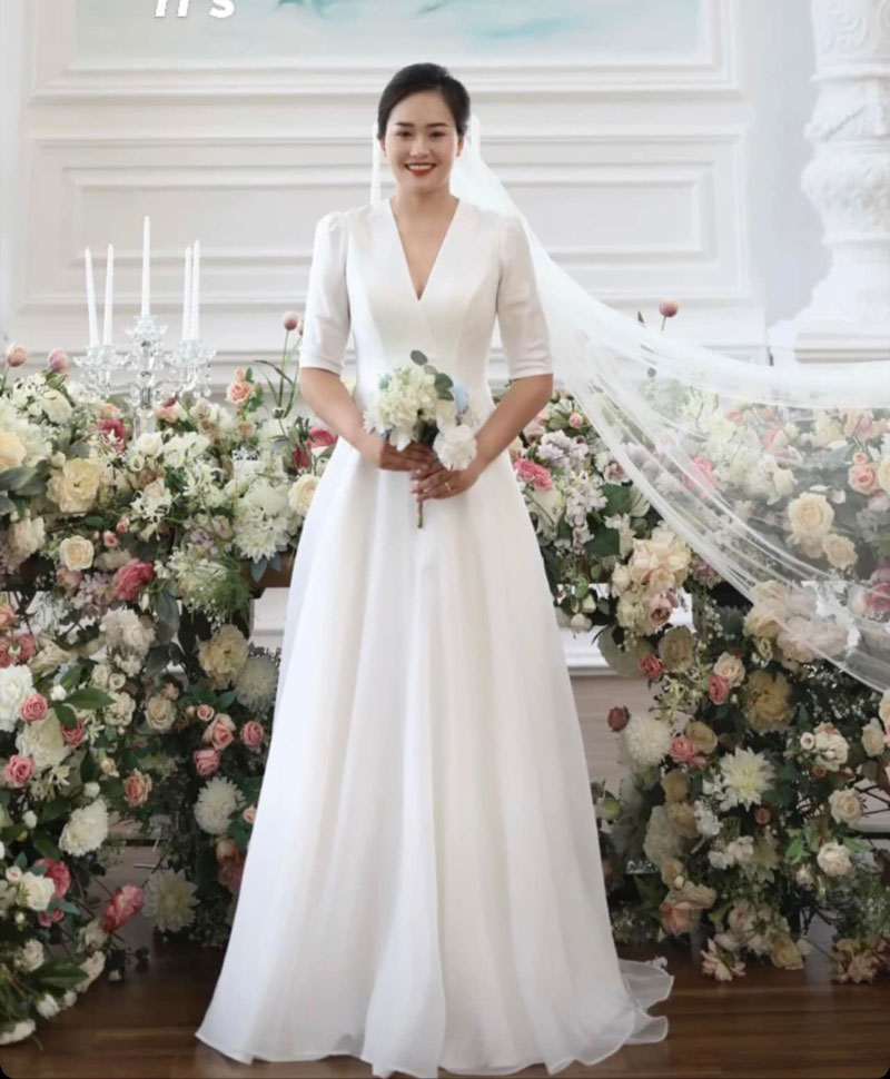'Hoa khôi bóng chuyền' Linh Chi tung ảnh cưới: Chồng trẻ đẹp như tài tử - Ảnh 1