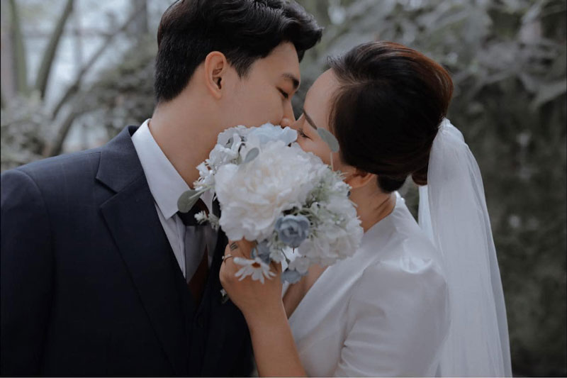 'Hoa khôi bóng chuyền' Linh Chi tung ảnh cưới: Chồng trẻ đẹp như tài tử - Ảnh 2