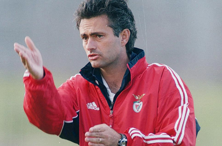 Jose Mourinho là ai? Tiểu sử, sự nghiệp huấn luyện và thành tích ấn tượng của HLV trưởng Roma - Ảnh 3