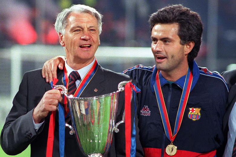 Jose Mourinho là ai? Tiểu sử, sự nghiệp huấn luyện và thành tích ấn tượng của HLV trưởng Roma - Ảnh 7