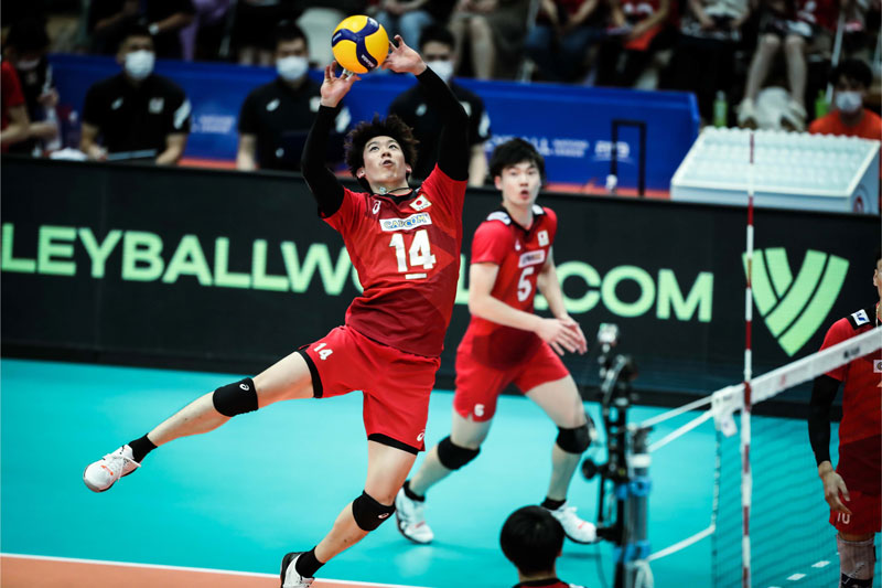 'Nam thần bóng chuyền' Yuki Ishikawa gặp chấn thương, Nhật Bản lâm nguy - Ảnh 1