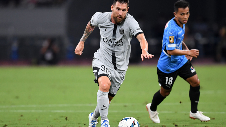 Messi Thái xin chữ ký Messi sau trận giao hữu giữa PSG và Kawasaki - Ảnh 1