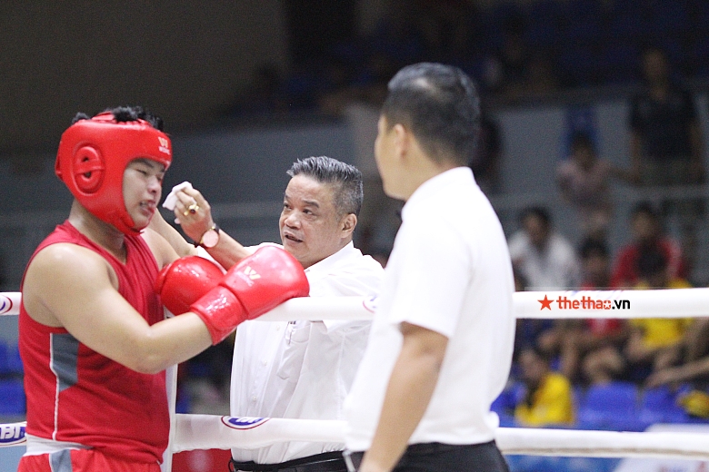 Nguyễn Văn Đương đùa tếu võ sĩ đấu hạng cân siêu nặng ở giải Boxing trẻ toàn quốc - Ảnh 4