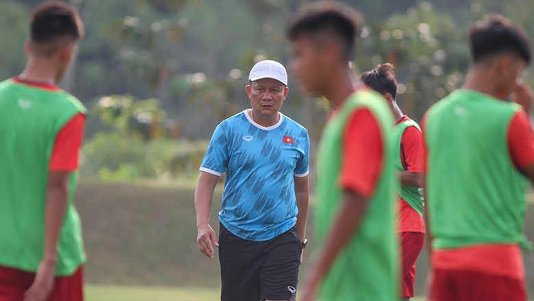 HLV U16 Việt Nam: Thể trạng các cầu thủ chưa tốt sau chặng bay mệt mỏi - Ảnh 2