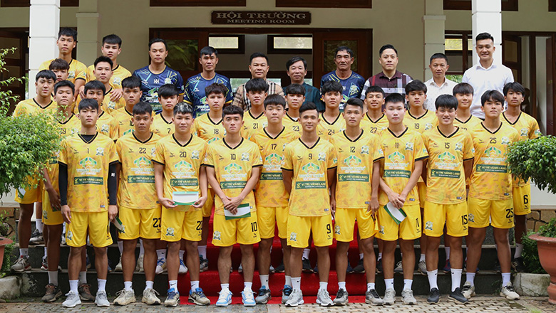 CLB Vị Trí Vàng Kon Tum được thành lập, đá từ giải hạng ba - Ảnh 2