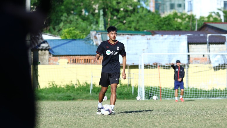 CLB Sông Lam Nghệ An đôn tiền vệ 18 tuổi lên đội một - Ảnh 2