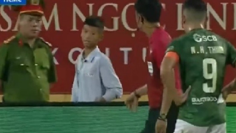 CLB Nam Định bị phạt tiền vì nhân viên nhặt bóng làm gián đoạn trận đấu - Ảnh 2