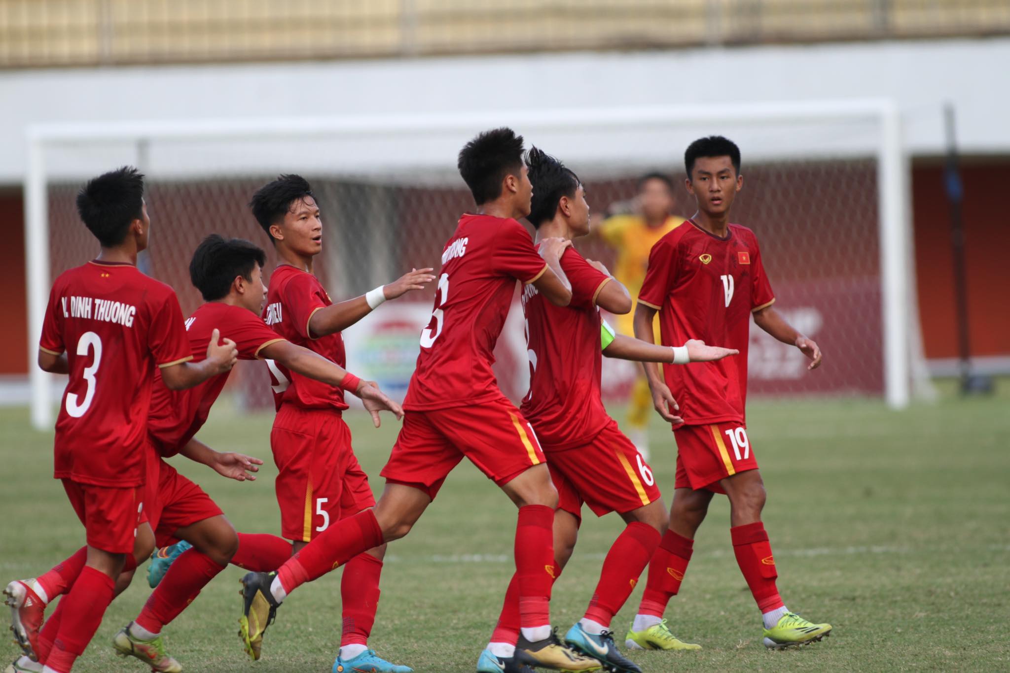 Trận chung kết giữa U16 Việt Nam gặp U16 Indonesia cháy vé - Ảnh 1