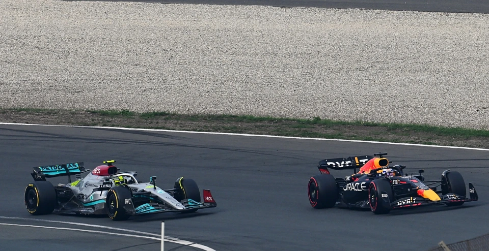 Max Verstappen thắng trên sân nhà, nới rộng khoảng cách với Charles Leclerc - Ảnh 1