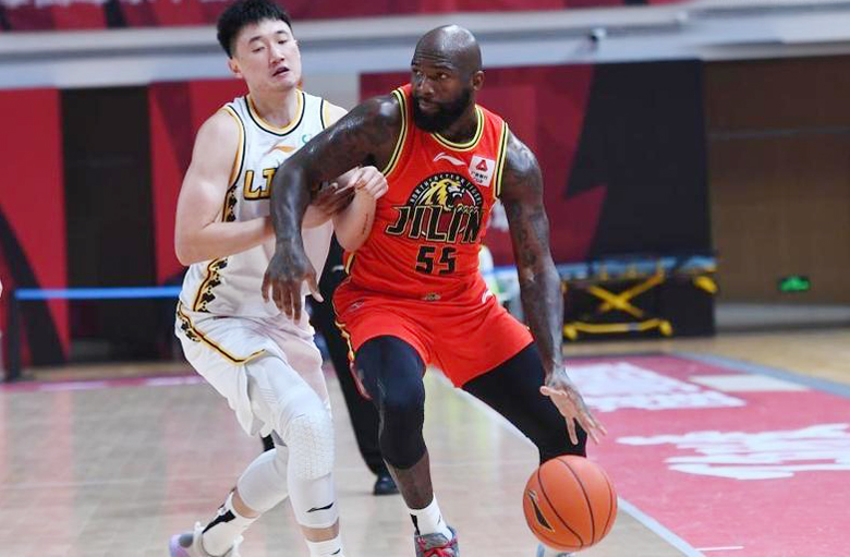 Sau bóng đá, bóng rổ Trung Quốc cũng bắt đầu nhập tịch ngôi sao - Ảnh 1