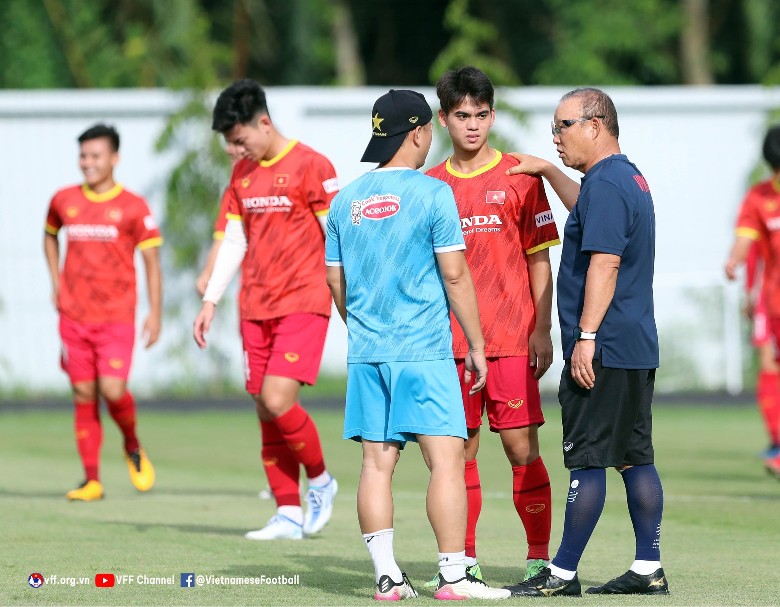 uang Hải bắt nhịp nhanh, Văn Khang được HLV Park quan tâm đặc biệt trước trận Việt Nam vs Singapore - Ảnh 3
