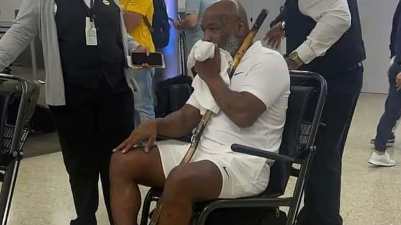 Mike Tyson trải lòng về sức khỏe sau tấm hình ngồi xe lăn: Tôi còn may chán! - Ảnh 1
