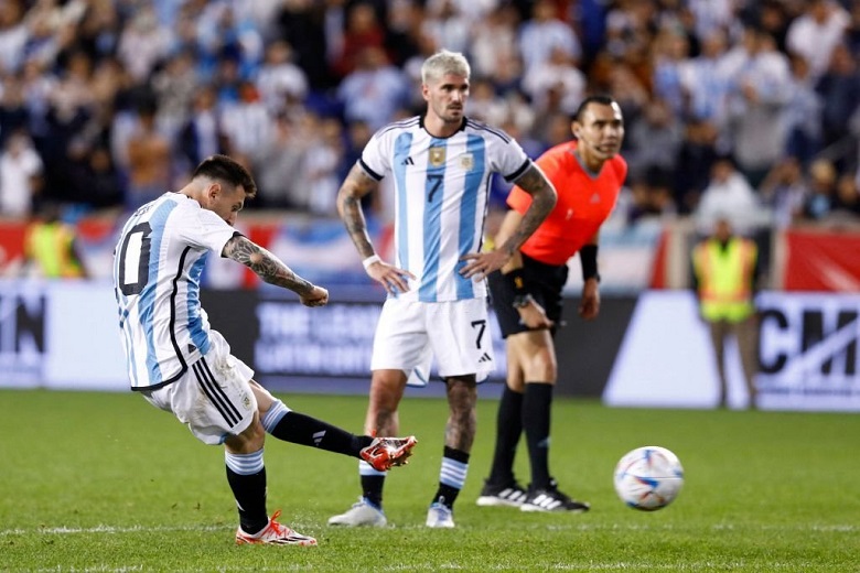 Messi lập cú đúp đẹp mắt trong 3 phút, Argentina đại thắng ‘3 sao’ - Ảnh 1