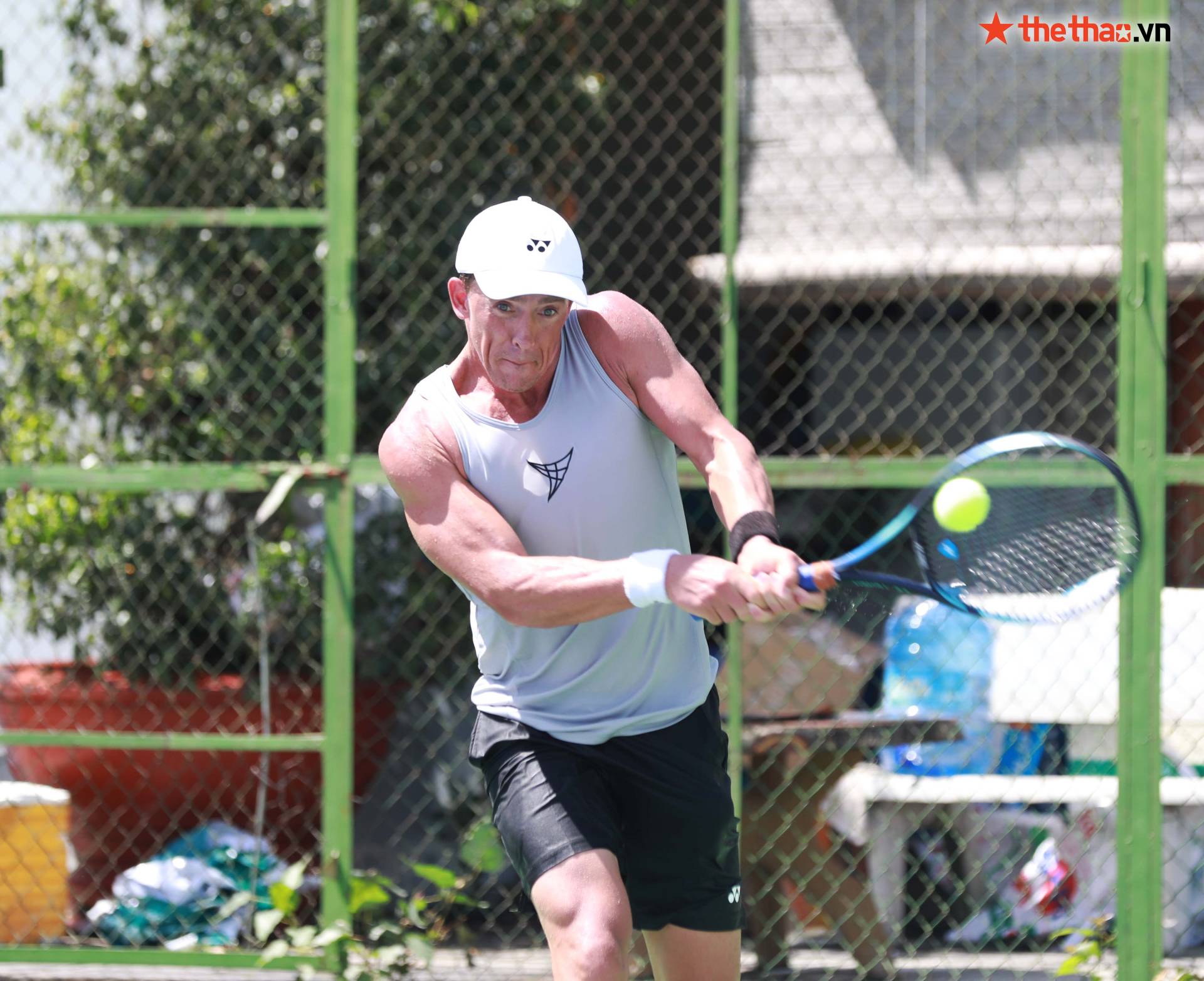M25 Tây Ninh: Tay vợt New Zealand tập giữa trưa nắng, khoe cơ bắp cuồn cuộn ở tuổi 35 - Ảnh 8